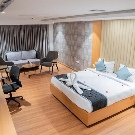 Hotel Tulips Grand 海得拉巴 外观 照片
