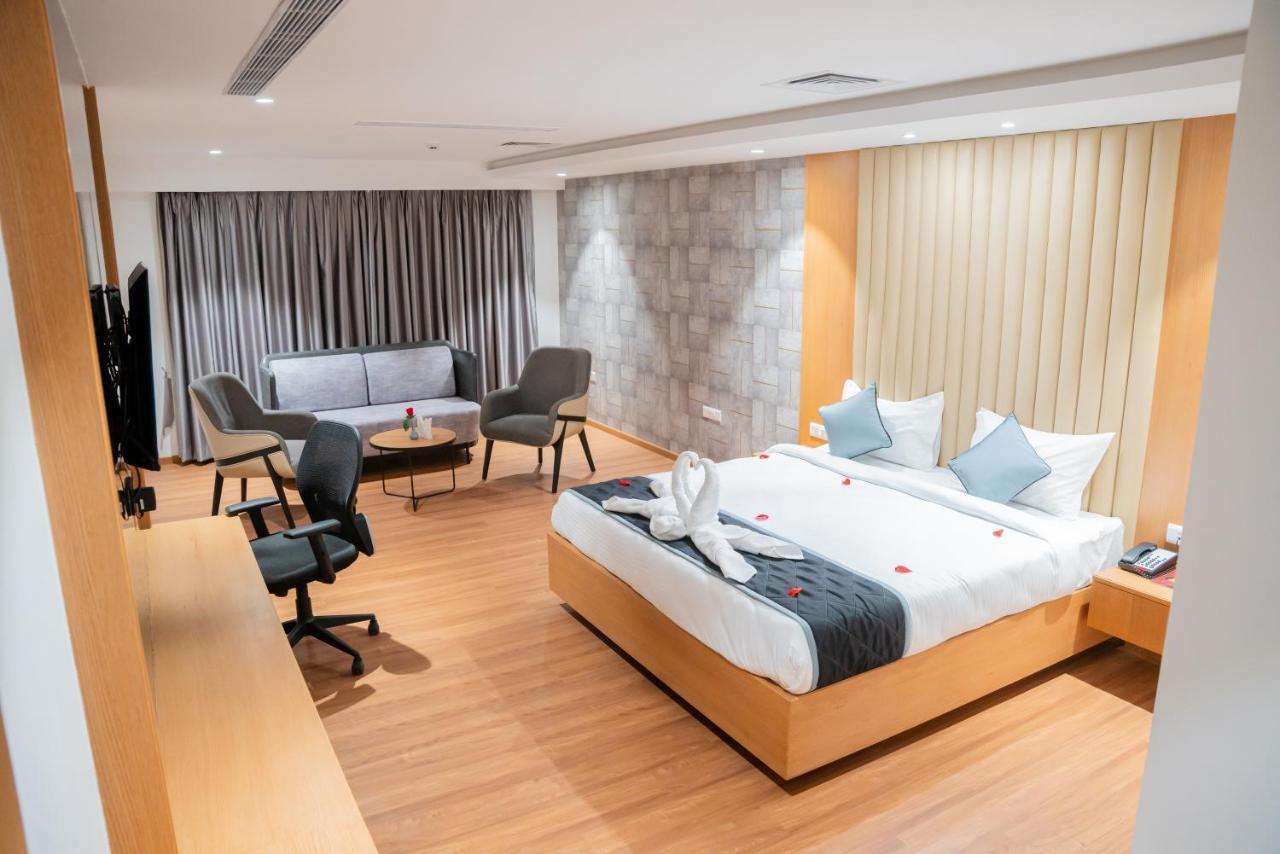 Hotel Tulips Grand 海得拉巴 外观 照片